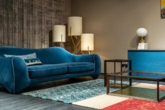 Így tüntesd el a bútor lábának, szélének a benyomódásait a szőnyegből – a trükk meglepően egyszerű