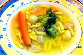 Sok magyar háziasszony rosszul tudja - ekkor kell megsózni a húslevest