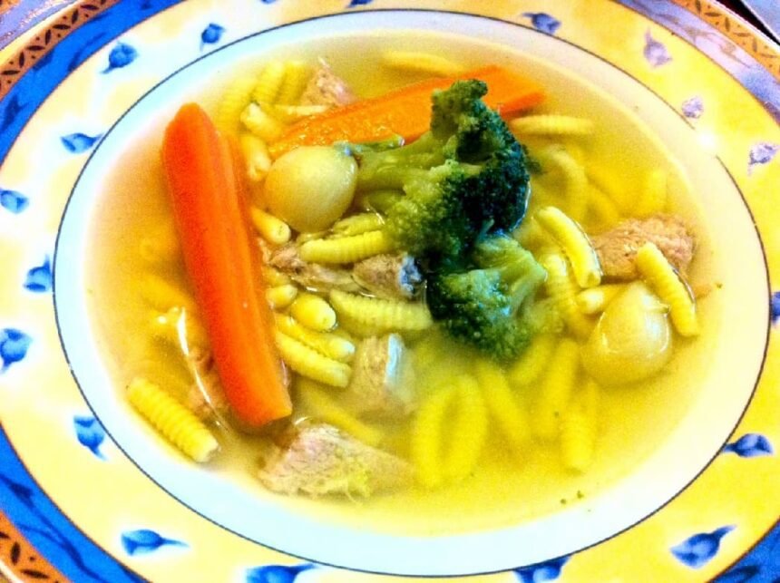 Sok magyar háziasszony rosszul tudja - ekkor kell megsózni a húslevest