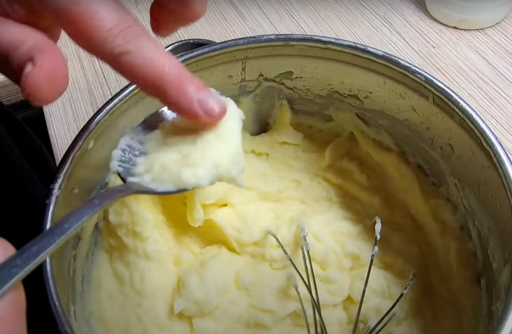 Ha tökéletes krumplipürét szeretnél az asztalra tenni, ebben főzd meg a krumplit hozzá