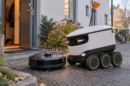 Finnországban elkóborolt otthonról egy robotporszívó, a gazdája szerelmi viszonyt gyanít egy csomagszállító robottal