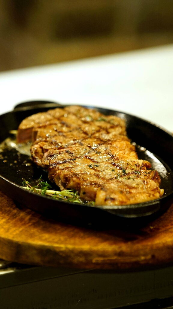 Grillezett steak egy vasserpenyőben