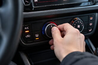 Tényleg árt az autónak, ha hidegindítás után rögtön teljes fűtésre kapcsolsz?